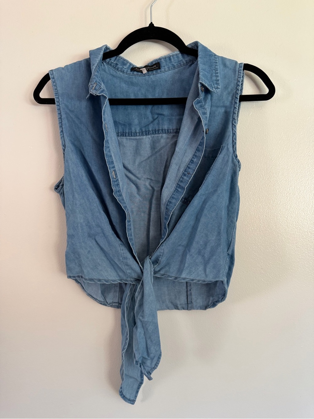 BE COOL Light Blue Tie-Front Sleeveless Denim Crop Top